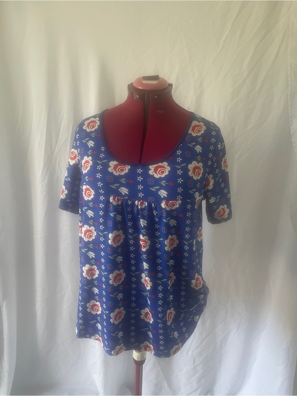 Sakura Blue Floral Scoop Neck Short Sleeve Top